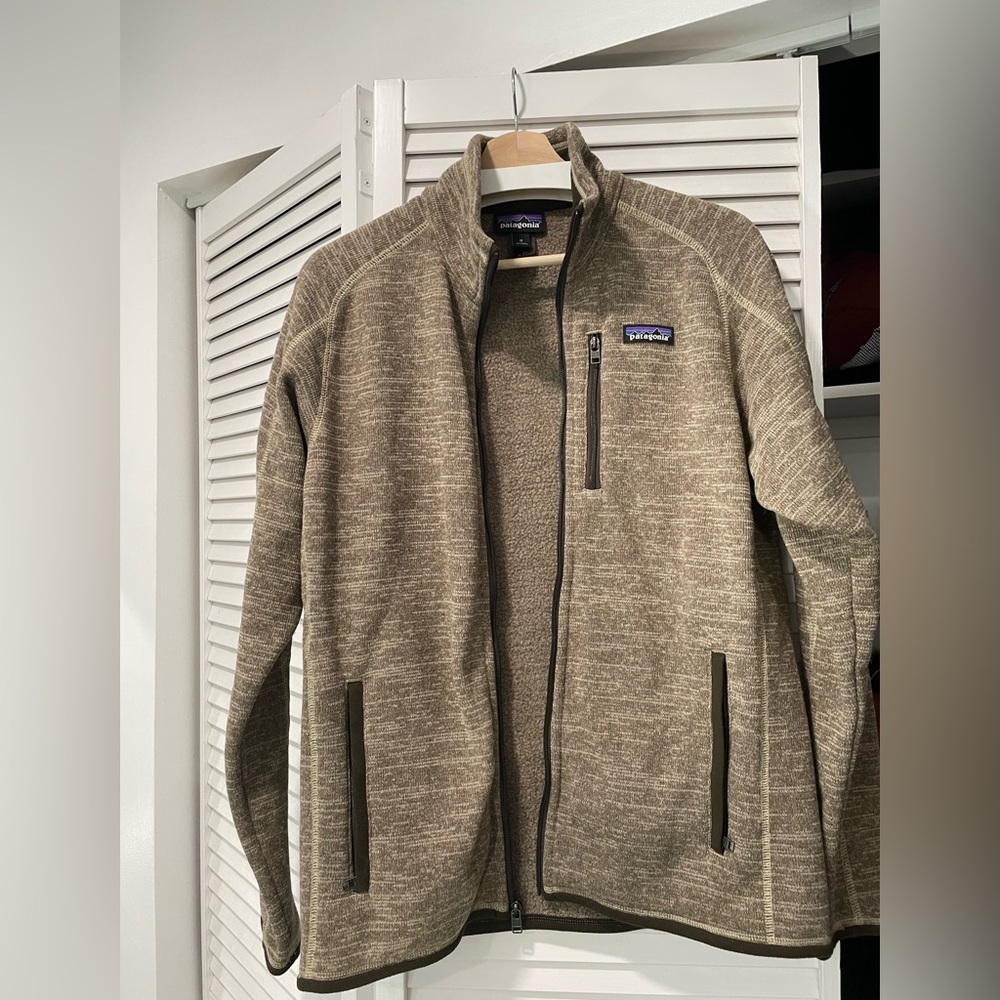 Patagonia men’s fleece sweater Sand.